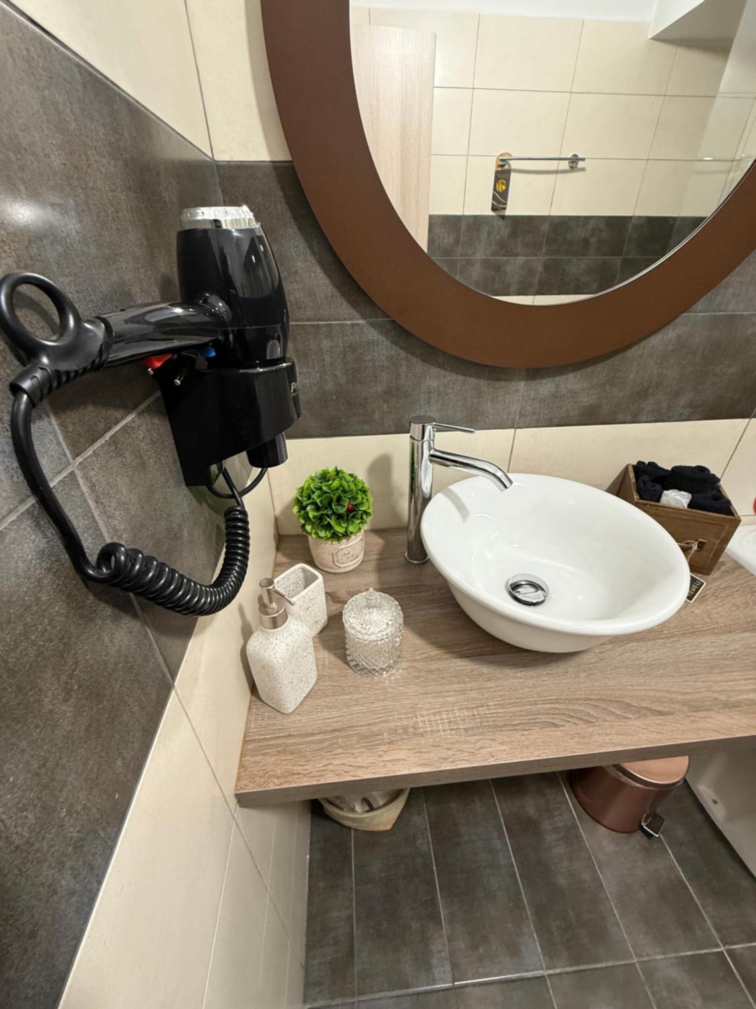 Compass Lofts Athens Apartment ภายนอก รูปภาพ